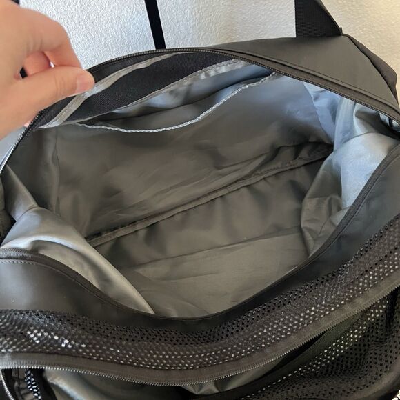 The North Face Apex Travel Duffel Bag w/ Logo and Shoulder Strap - Picture 8 of 8